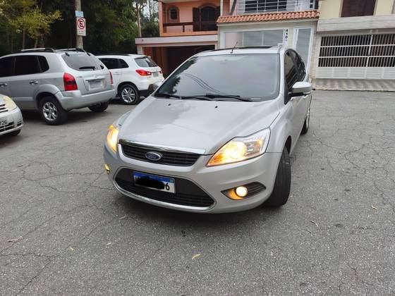 FORD FOCUS 2.0 GHIA 16V FLEX 4P AUTOMÁTICO FORD FOCUS 2.0 GHIA 16V FLEX 4P AUTOMÁTICO